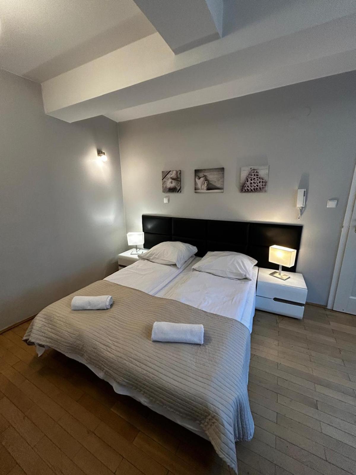 Golden Apartments With Lift - Old Town Krakow Ngoại thất bức ảnh