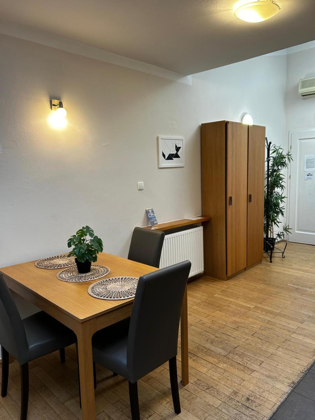 Golden Apartments With Lift - Old Town Krakow Ngoại thất bức ảnh