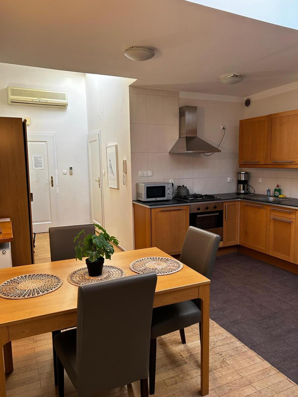 Golden Apartments With Lift - Old Town Krakow Ngoại thất bức ảnh